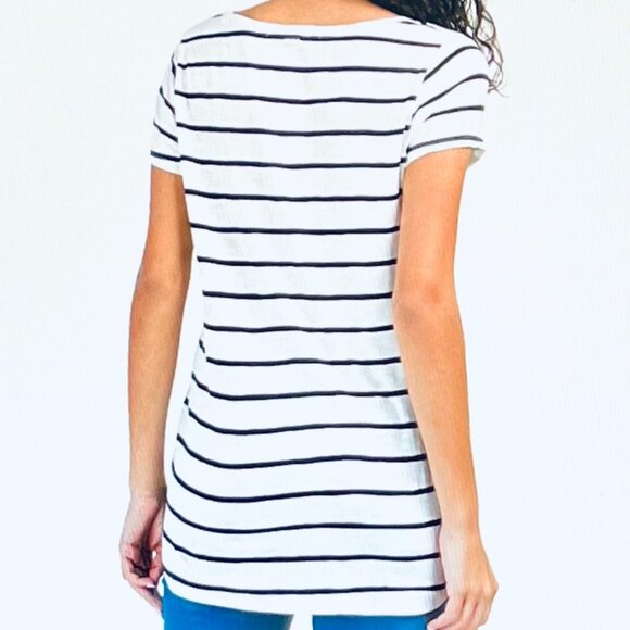 White House Black Market V-neck short sleeve striped tee in Black/White (M) - Picture 2 of 10